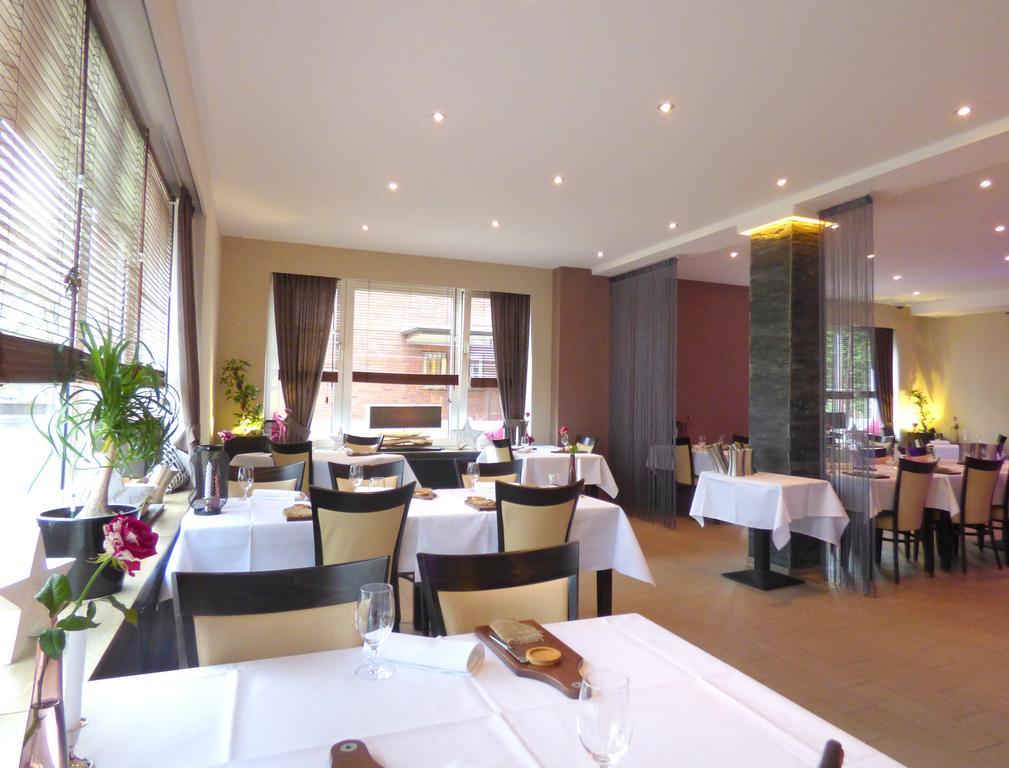 Hotel Akazienhof ดุยส์บูร์ก ภายนอก รูปภาพ