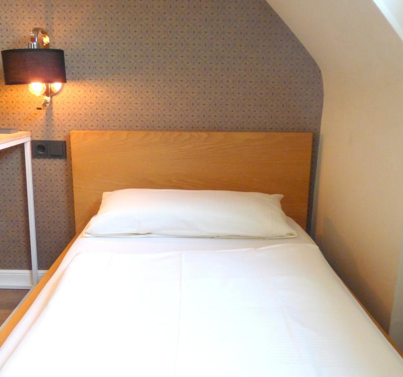 Hotel Akazienhof ดุยส์บูร์ก ภายนอก รูปภาพ