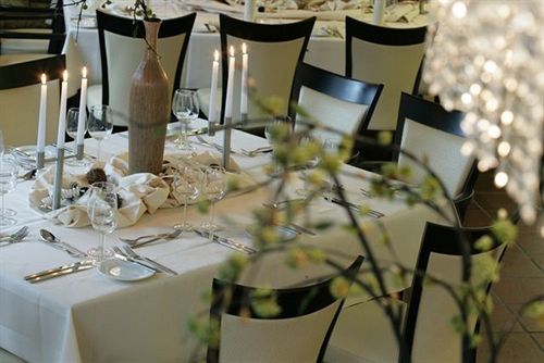 Hotel Akazienhof ดุยส์บูร์ก ภายนอก รูปภาพ